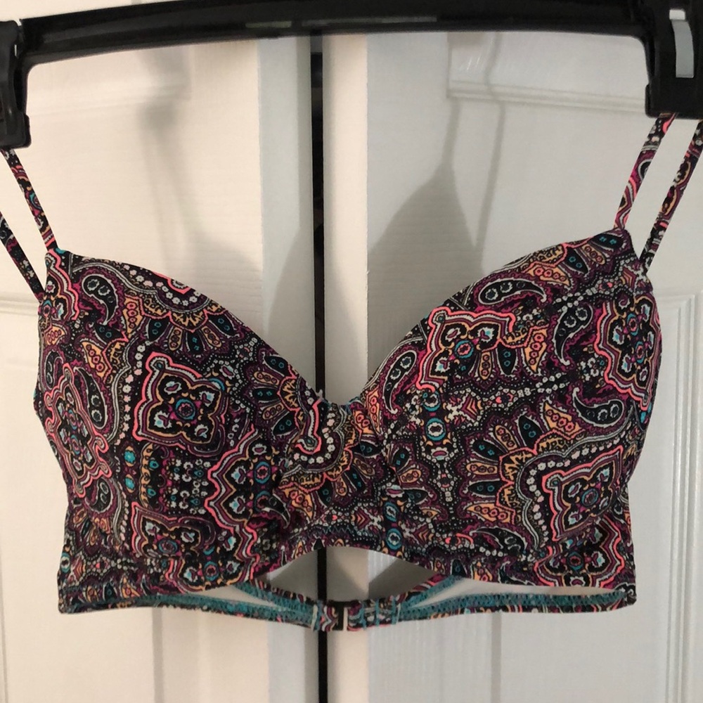 VOLCOM Small Bikini top underwire light padding